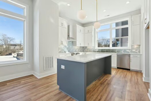 Photo - 107 E 9th St