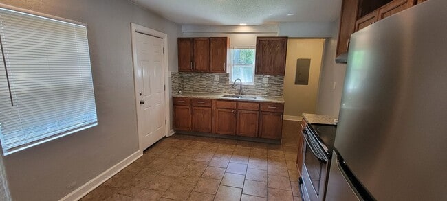 Photo - 2 bedrooms 1 bath renovated ready for move in