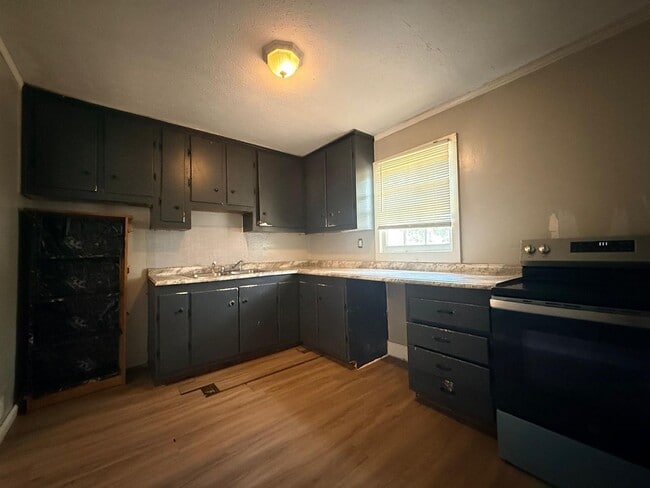 Photo - For Rent – 3 Bedroom / 1 Bathroom Home