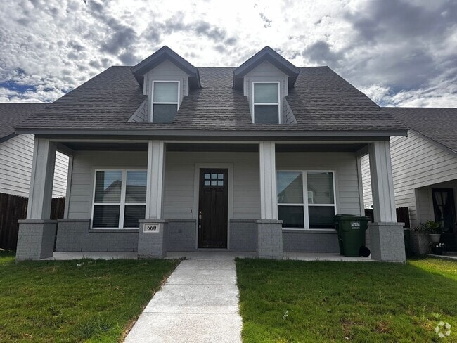 Building Photo - 3/2.5 Home in Inviting Neighborhood!!