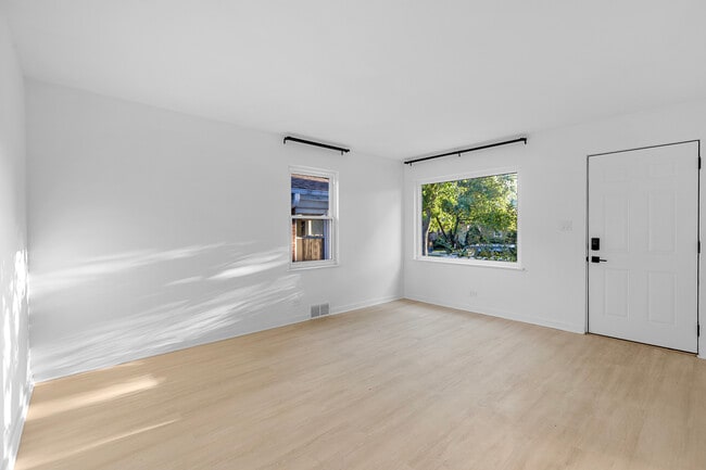 Photo - 1335 Marengo Ave Unit 1