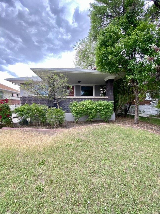 Building Photo - Beautiful 4-Bedroom House