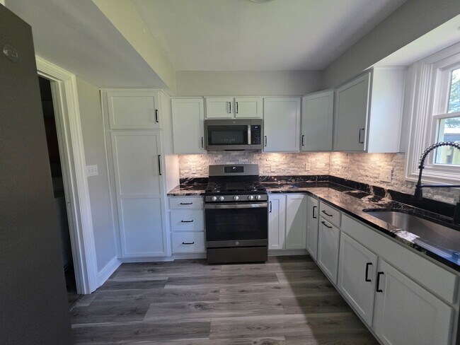 Photo - Spacious Town Home in Brighton Heights!