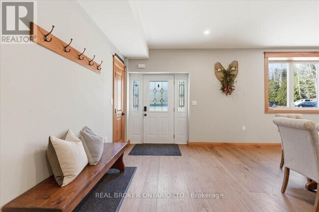 Photo - 4589 Watson Rd S