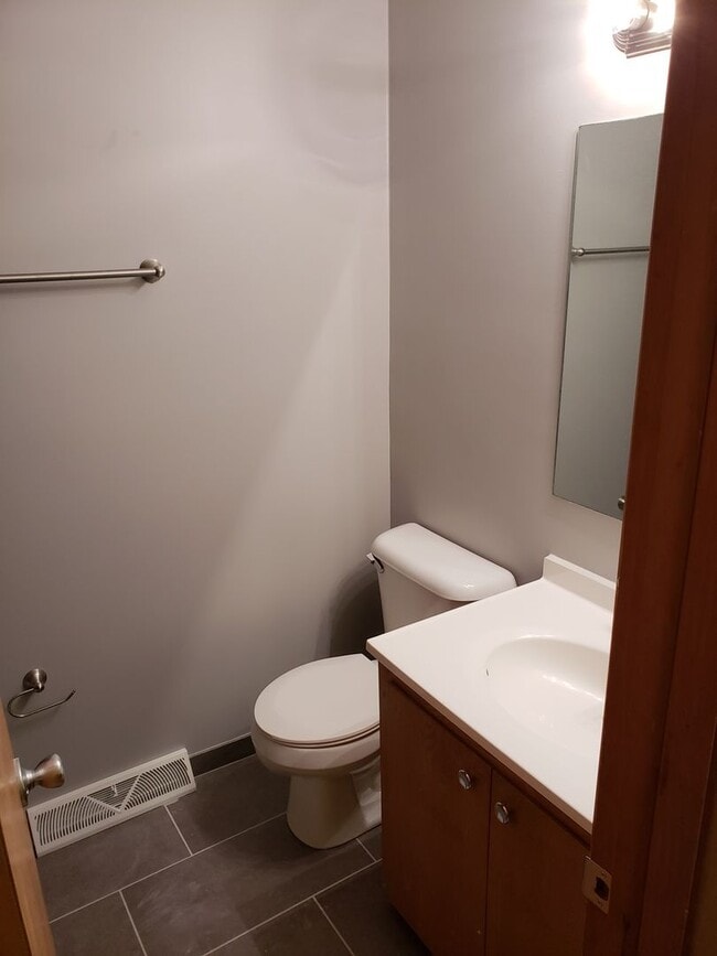 Photo - 3 Bed 2 Bath Spacious home!