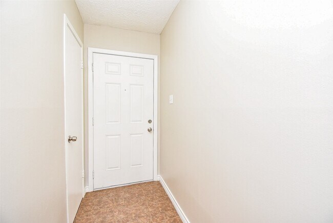 Photo - 14926 Arundel St