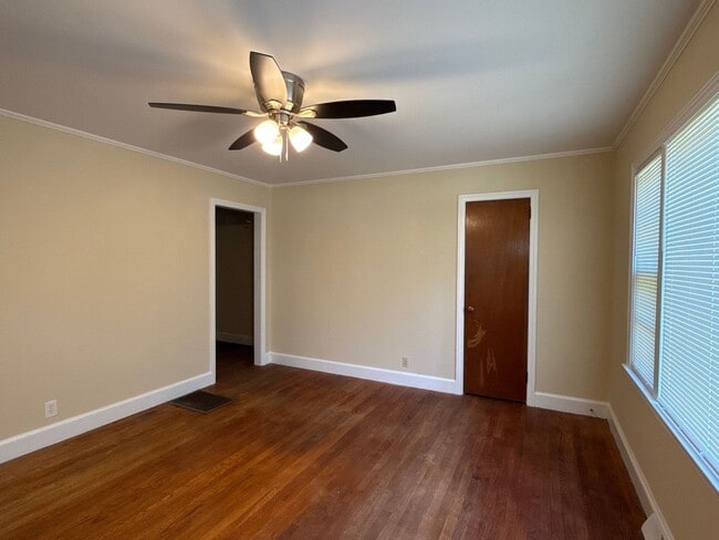 Photo - 3-bedroom, 1-bath Brick Home