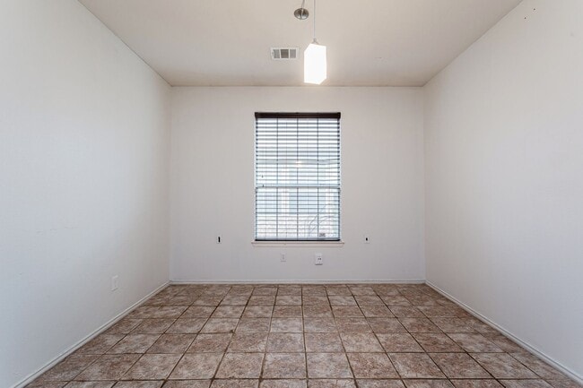 Photo - 1235 Blackthorn Dr