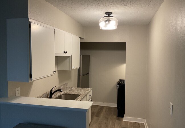 Photo - 1 Bedroom Unit with Garage Space - AVAILABLE NOW! Unidad 1