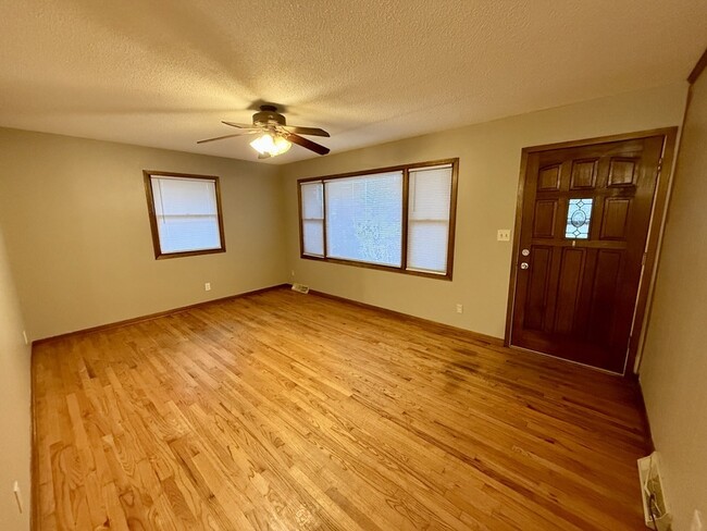 Photo - 2285 Highview Dr