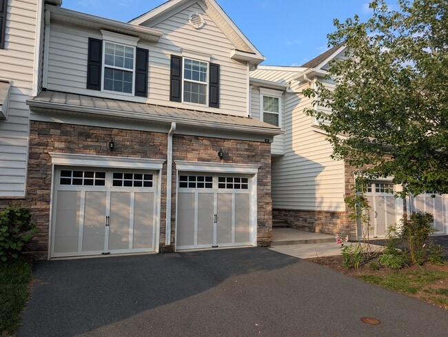 Photo - 68 Autumn Ln Townhome