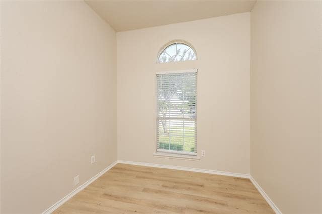 Photo - 328 Willow Creek Dr