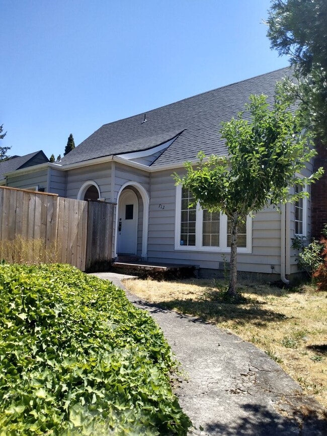 Building Photo - 712e16 Unit 712