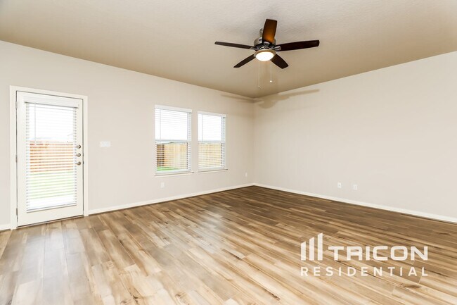 Photo - 5824 Zoey Wy