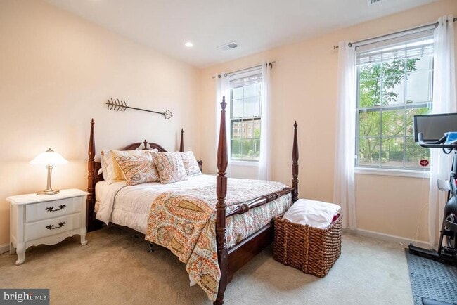 Photo - 22567 Naugatuck Square Casa Adosada