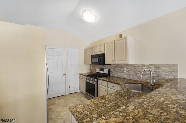 Photo - 12 Woodmont Dr