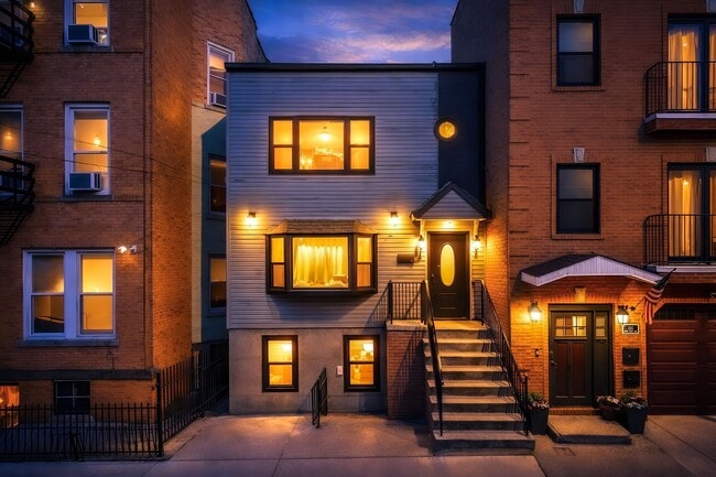 Building Photo - 211 New York Ave Unit 2