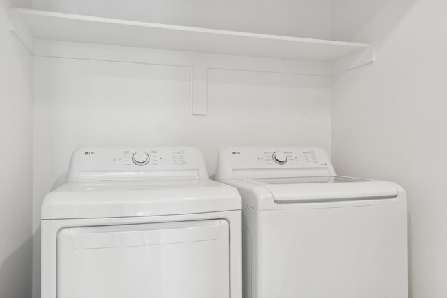Full Sized Washer & Dryer in Unit