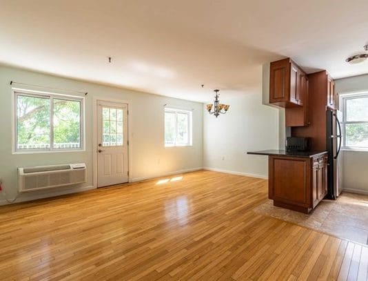 Photo - 10 Palisade Ave