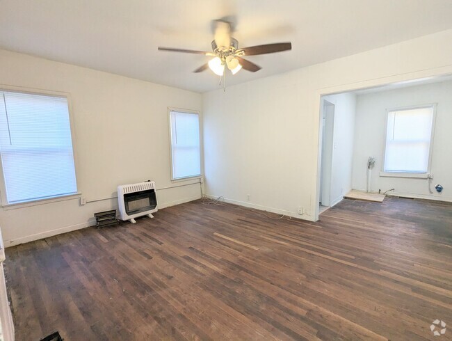 Building Photo - Available Now! 2 Bedroom Rental