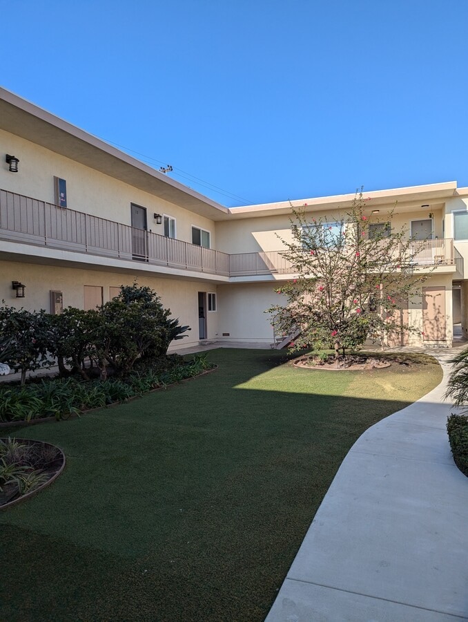 Courtyard - 2960 W 235th St Apartamentos Unidad 14