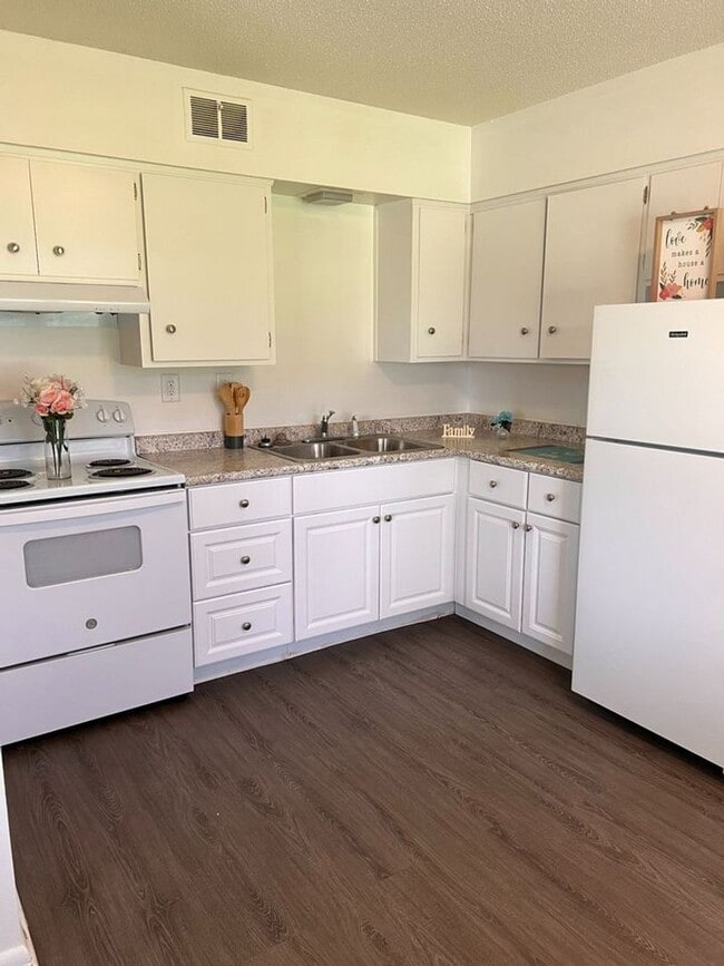 Photo - Gateway Hill- 1731 High St.