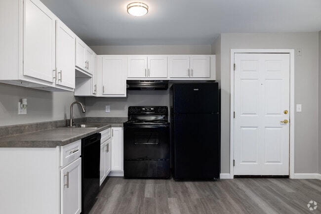 Renovated 1 BR, 1 BA - 570SF