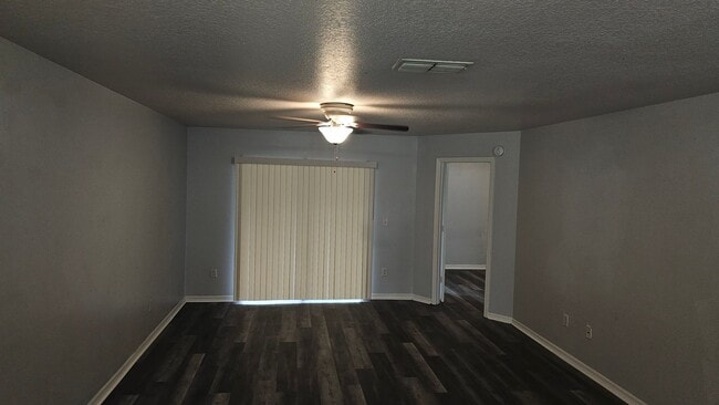 Photo - NICE! 3BED / 2 BATH / 1 CAR GARAGE (HALF DUPLEX)