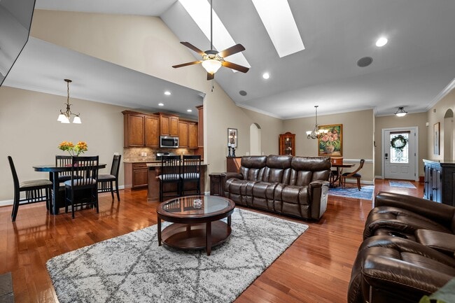 Photo - 1923 Strathmore Dr