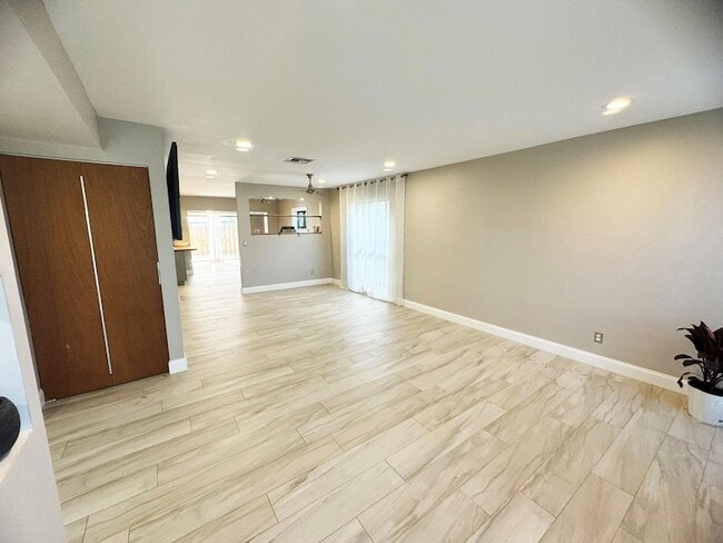 Photo - 321 Sandtree Dr