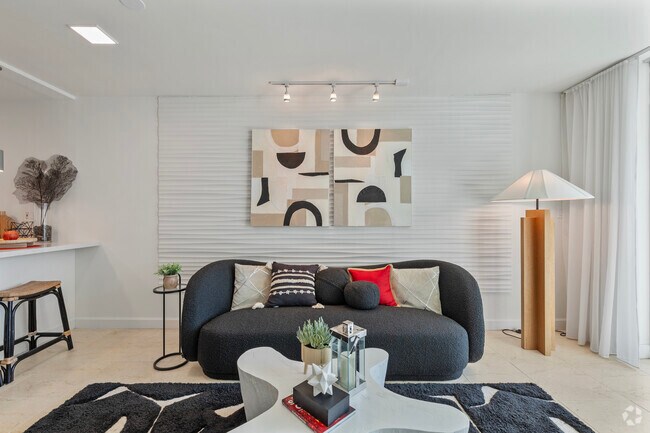 1BR, 1BA - 700 SF - Living Room