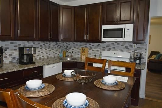 Photo - 728 Broadway