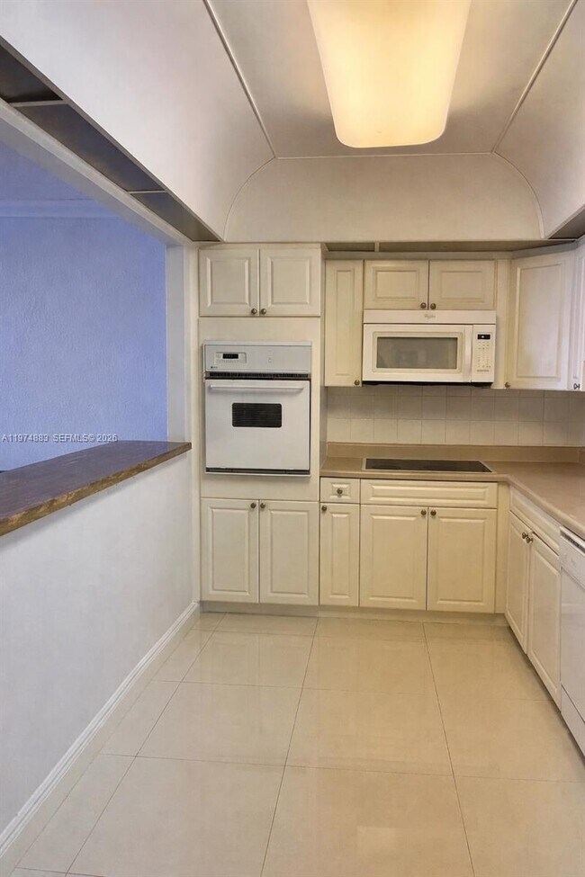 Photo - 19390 Collins Ave Unit 225