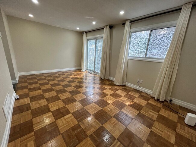 Photo - 81 Hansen Rd N