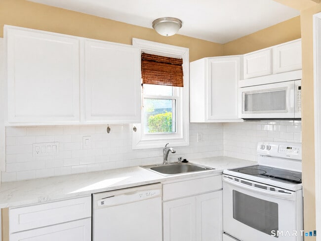Photo - 400 Treadwell St