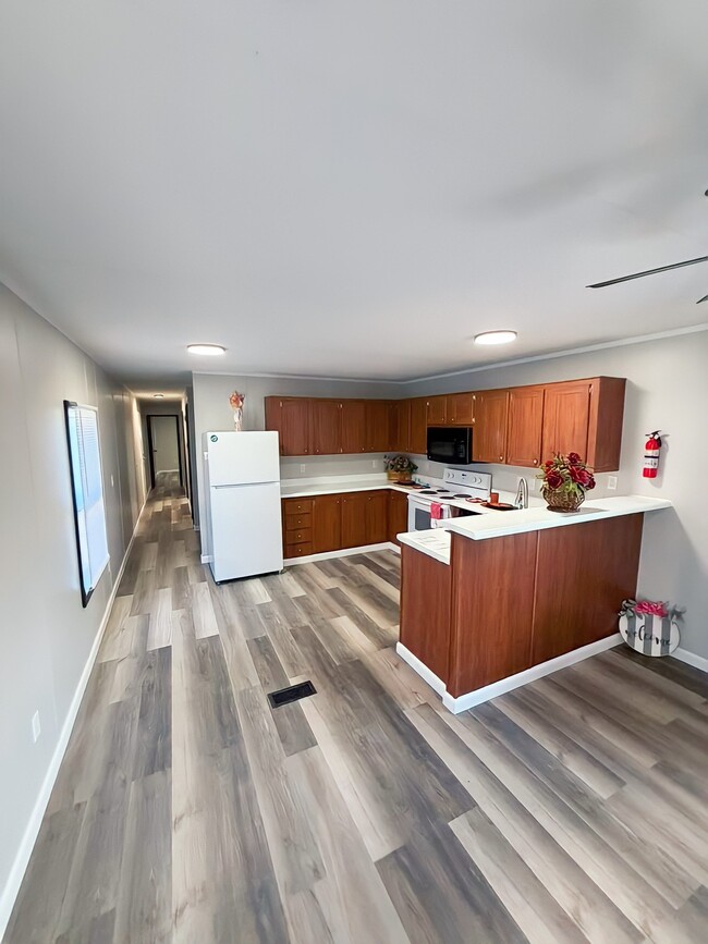 Building Photo - 13 Deerwood Park