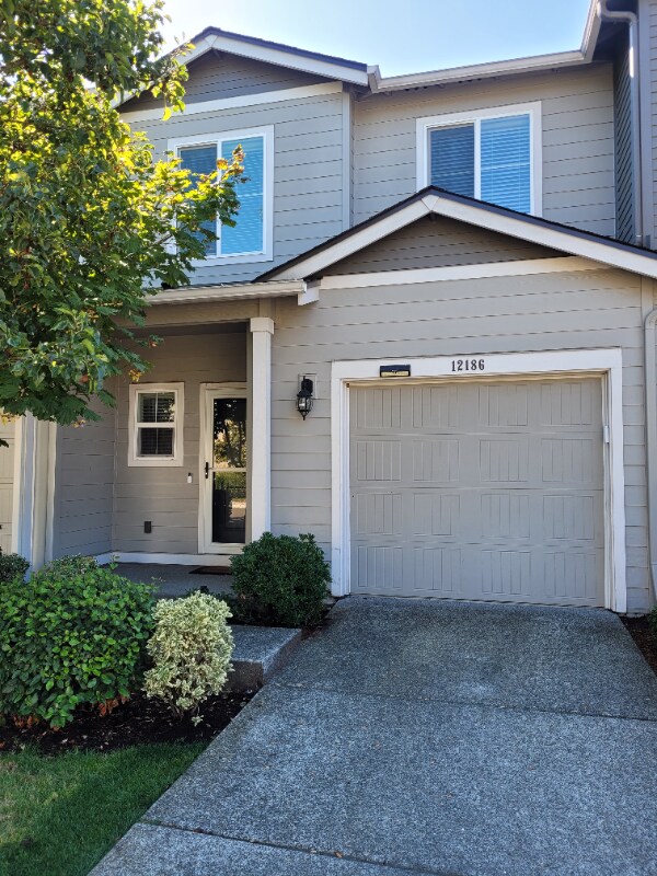 Building Photo - 12186 SW Pond Ln Rental