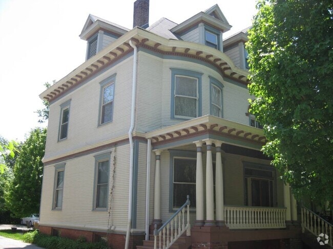 Building Photo - 705 E Walnut St Unit # 03 Rental
