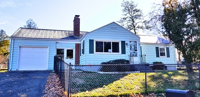 Building Photo - 4-Bedroom Ranch Next To Western New England University