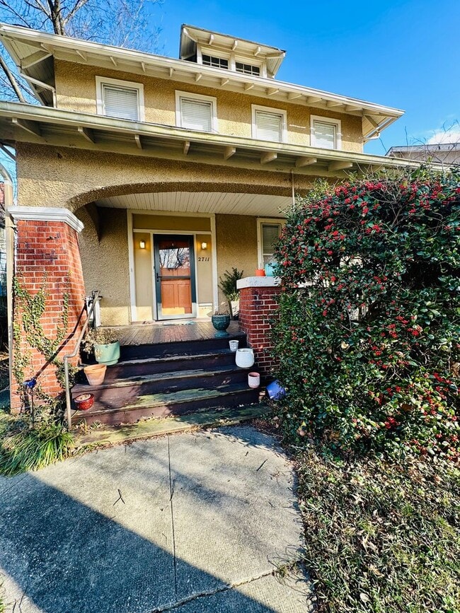 2711 Seminary Ave