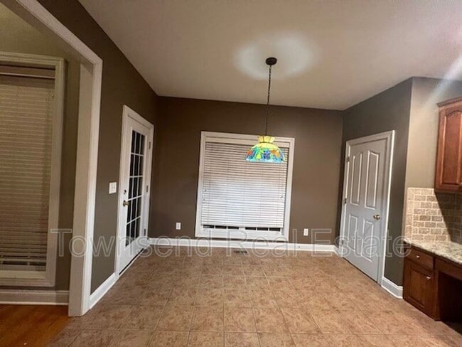 Photo - 305 W Summerchase Dr