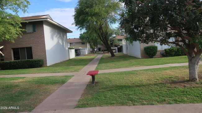 Photo - 1627 W Hazelwood St