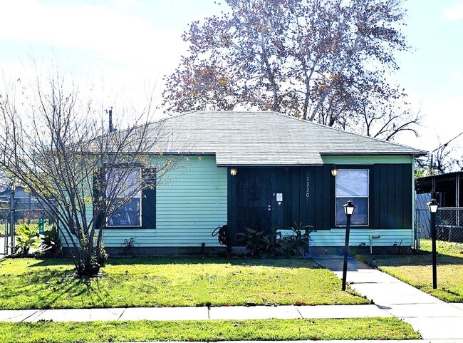 Photo - 1330 Kendalia Ave Casa