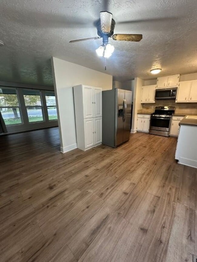 Photo - Fall Special – 3 Weeks FREE Rent on 4 Bed,...