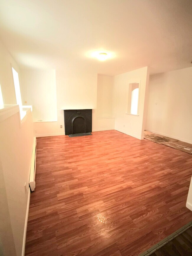 Photo - For Rent–2 Bedrooms -1 Bathroom Apartment ... Unit 2