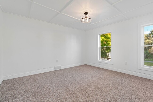 Photo - SCORE 50% OFF 1ST MONTH'S RENT IF SIGNED BY DEC 12! Beautiful 3 bedroom home in Beaver Falls avai...