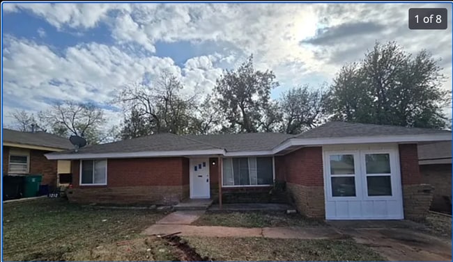 Building Photo - 1212 NE 44th St Rental