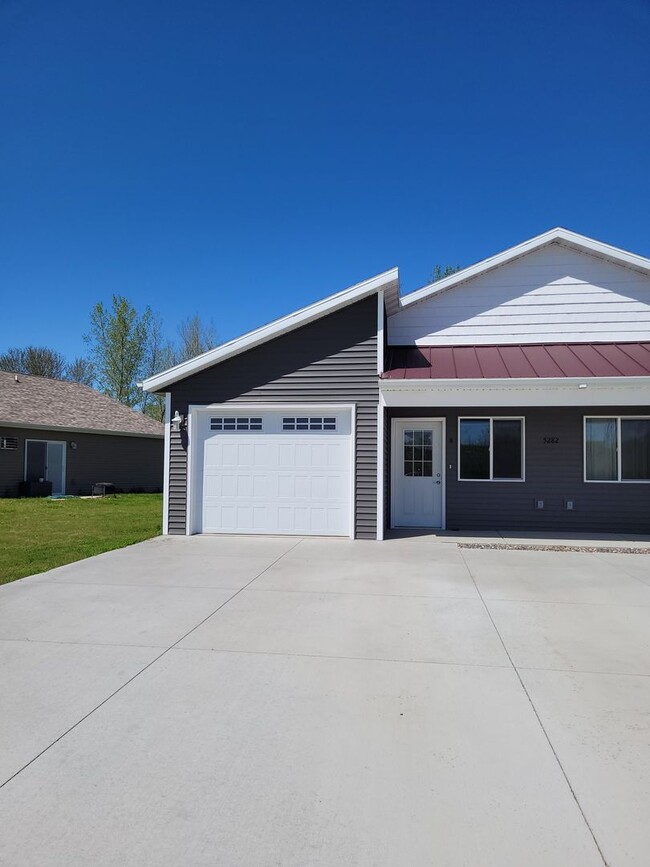 Photo - 5282 Christopher Dr Apartamento Unidad 5282 Christopher Drive  A