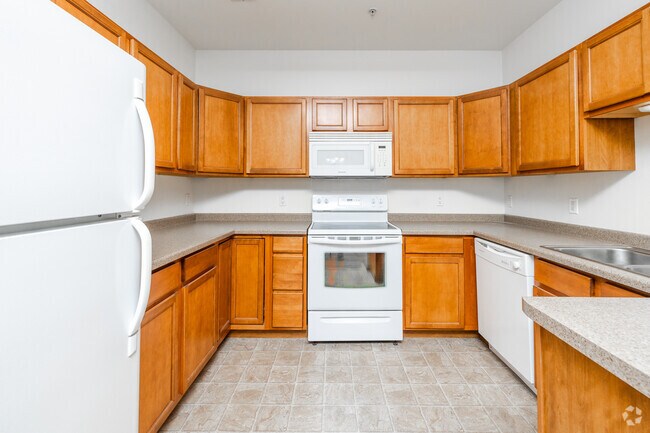 2BR, 1BA - 900SF - Kitchen - The Commons of Foxboro