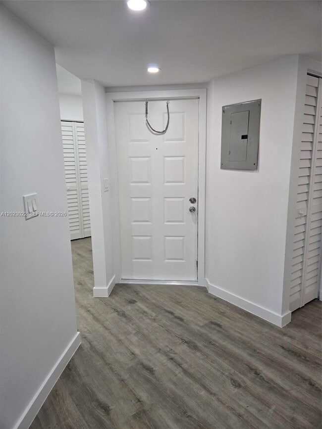 Building Photo - 800 Independence Dr Unit 800L